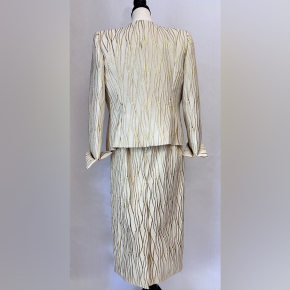 Lily & Taylor  New York GORGEOUS LUXURY Suit 3 pcs Size 4 Couture - Picture 5 of 17